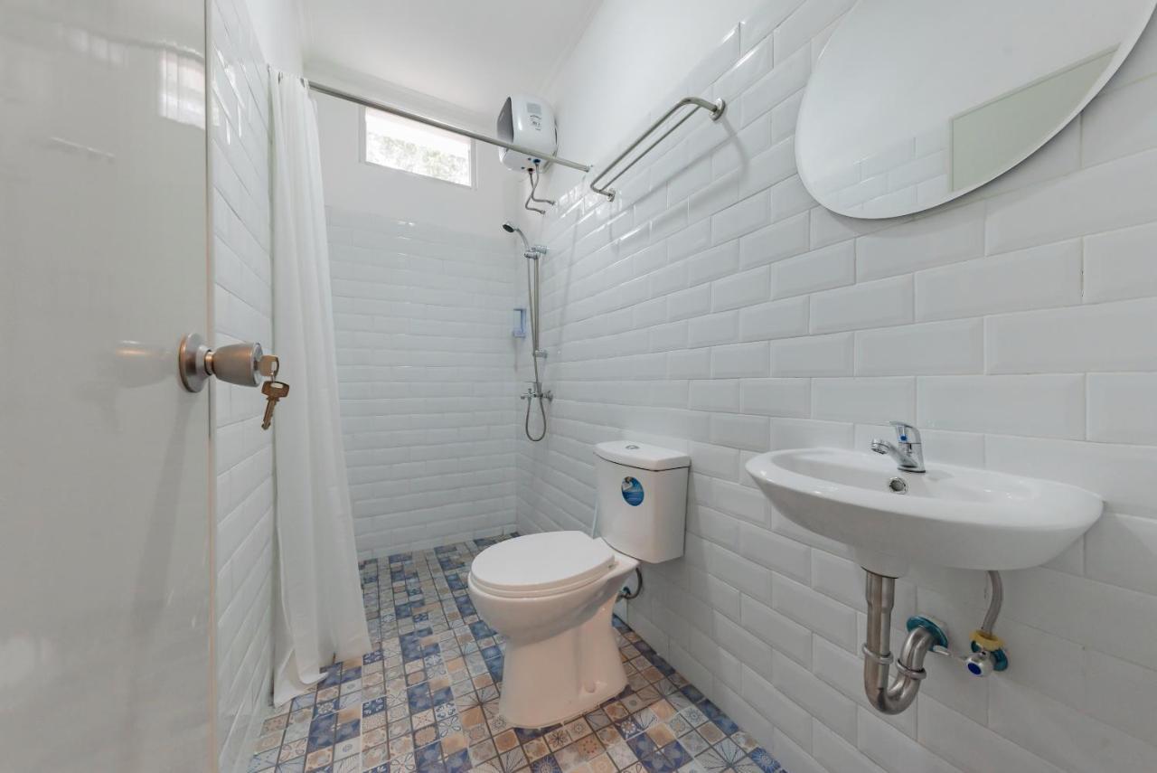 Reddoorz Plus Near Surapati Core باندونج الغرفة الصورة