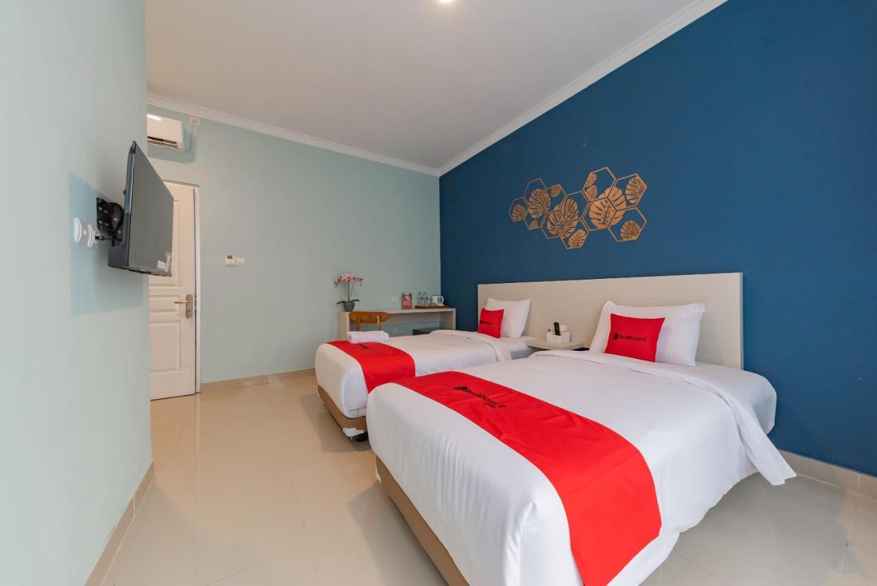 Reddoorz Plus Near Surapati Core باندونج المظهر الخارجي الصورة