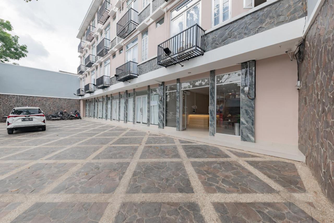 Reddoorz Plus Near Surapati Core باندونج المظهر الخارجي الصورة