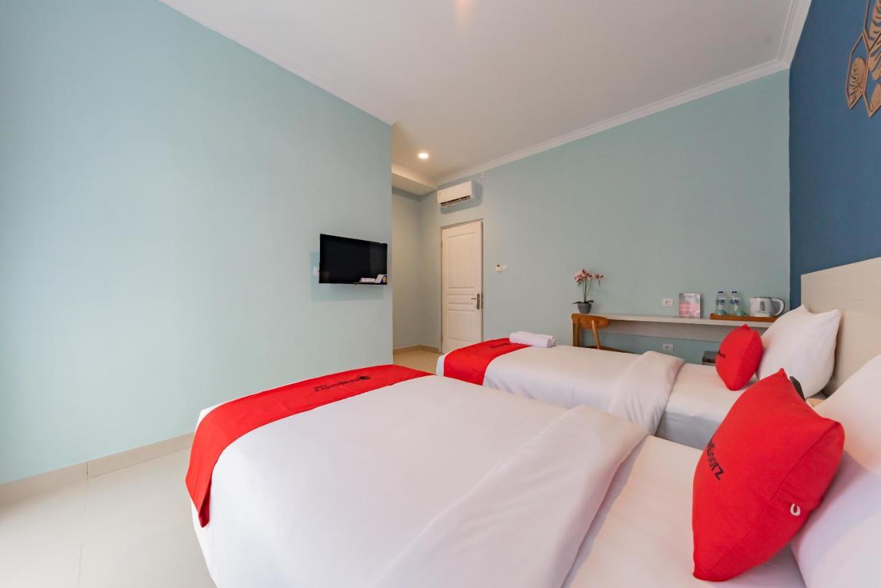 Reddoorz Plus Near Surapati Core باندونج المظهر الخارجي الصورة